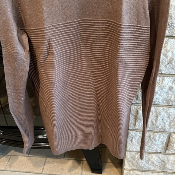 Metric mock neck sweater taupe/brown size medium SUPER STRETCHY! - Picture 3 of 6